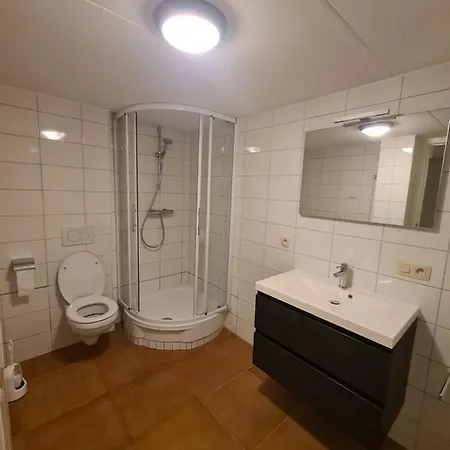 Spacious Studio With Private Entrance Amberes